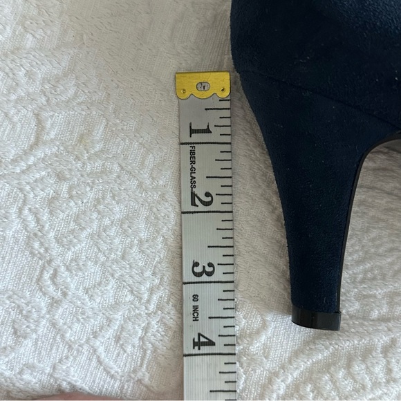 Boston Design Studio Women's 9W Faux Suede Heels Round Toe & Platform Sole Pumps - Picture 14 of 16